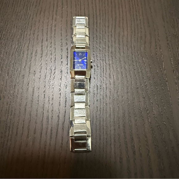 Elegant Blue and Silver Women's Watch - Picture 1 of 7